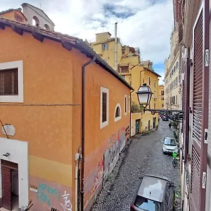Ych-lussuoso Al Colosseo Rome
