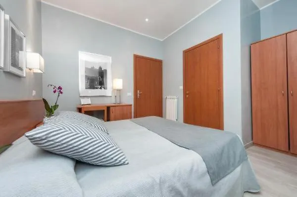 Hotel Roi Rom 0*,